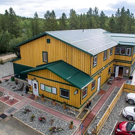 Hot Springs Campground & Hostel Upper Laberge Екстериор снимка