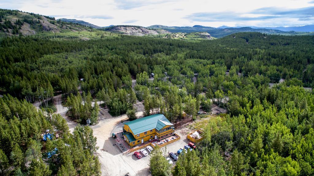 Hot Springs Campground & Hostel Upper Laberge Екстериор снимка