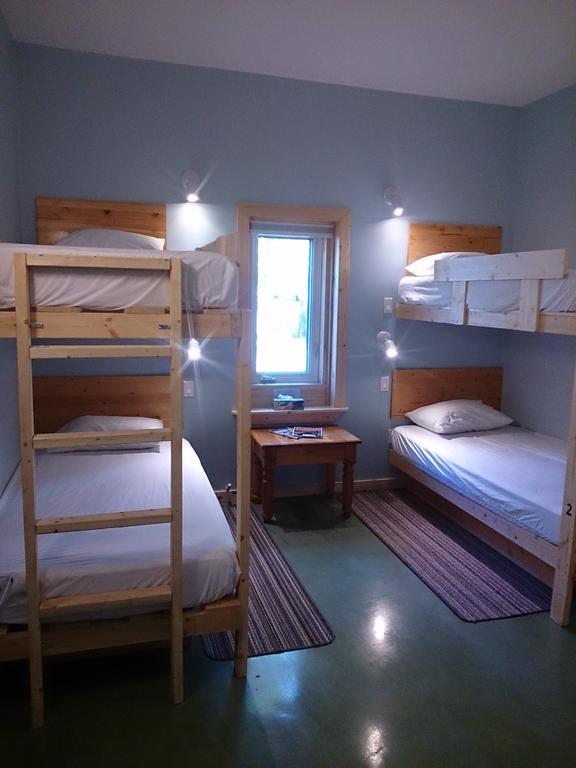 Hot Springs Campground & Hostel Upper Laberge Стая снимка
