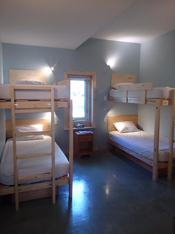 Hot Springs Campground & Hostel Upper Laberge Стая снимка