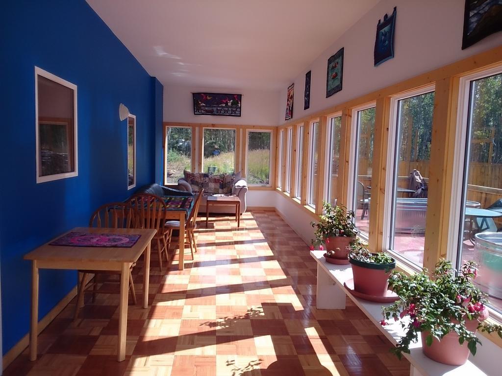 Hot Springs Campground & Hostel Upper Laberge Екстериор снимка