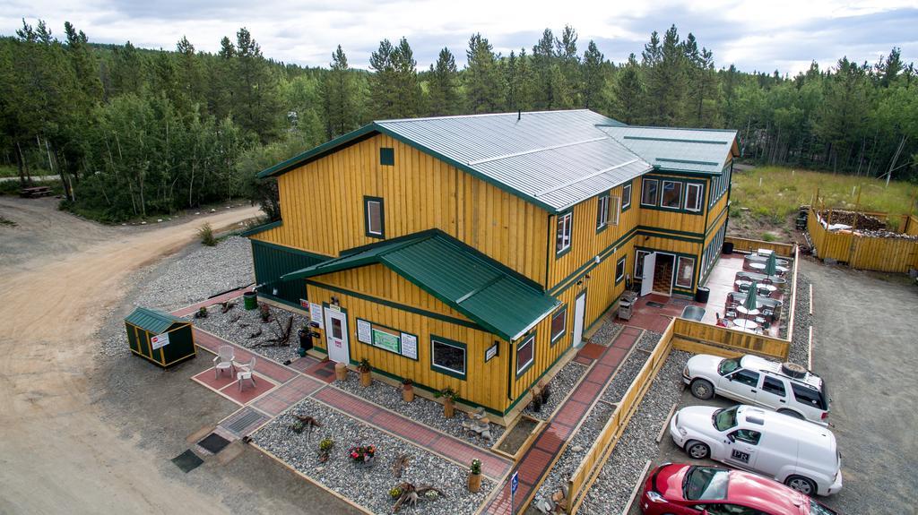 Hot Springs Campground & Hostel Upper Laberge Екстериор снимка