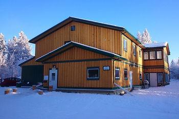 Hot Springs Campground & Hostel Upper Laberge Екстериор снимка
