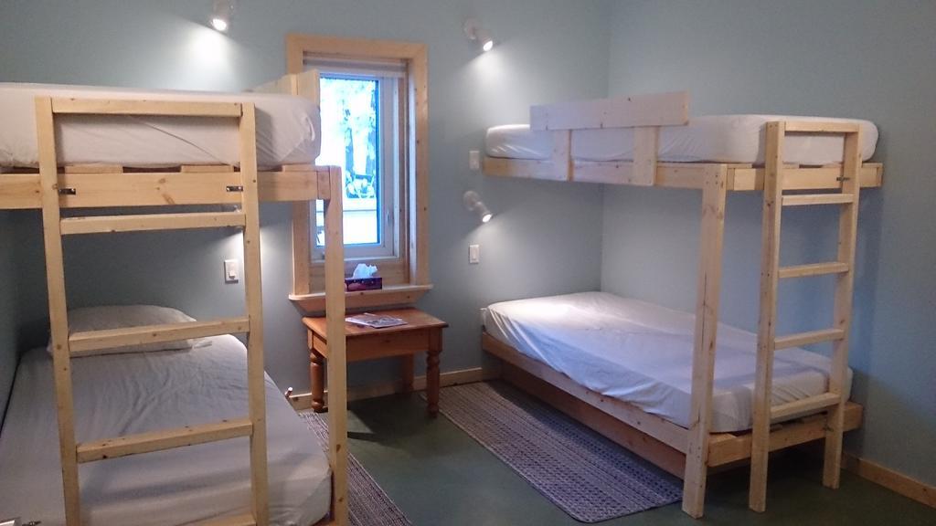 Hot Springs Campground & Hostel Upper Laberge Екстериор снимка